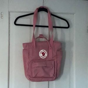 Fjallraven Kranken Tote in Pink.